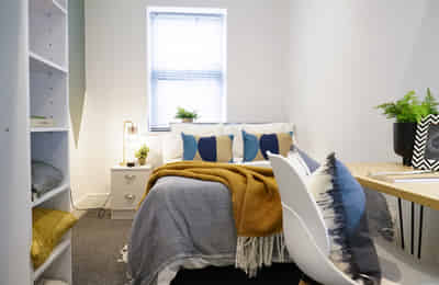 Amenities?w=400&h=260&fit=crop&q=40&auto=format&trim=auto