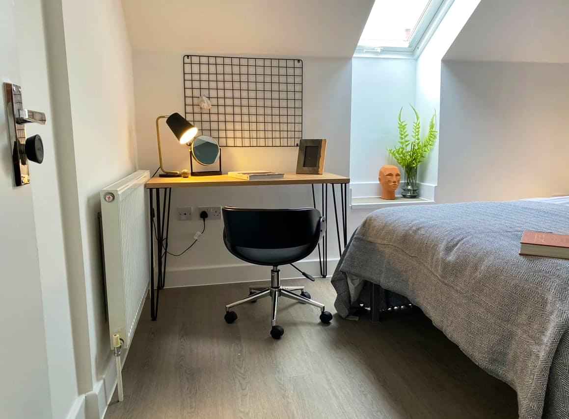 Common Area?w=400&h=260&fit=crop&q=40&auto=format&trim=auto