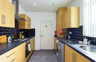 4 Bedroom 2 Bathroom Apartment - Bedroom?w=400&h=260&fit=crop&q=40&auto=format&trim=auto