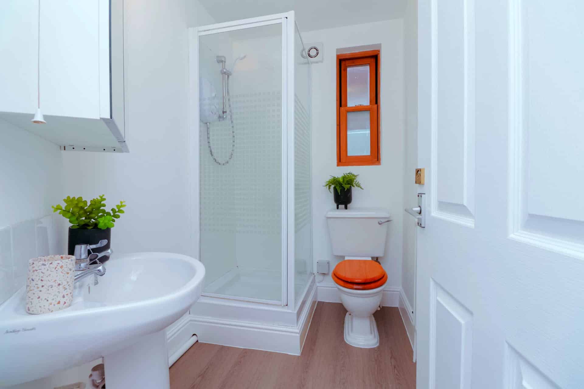 Amenities?w=400&h=260&fit=crop&q=40&auto=format&trim=auto