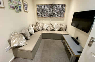 Amenities?w=400&h=260&fit=crop&q=40&auto=format&trim=auto