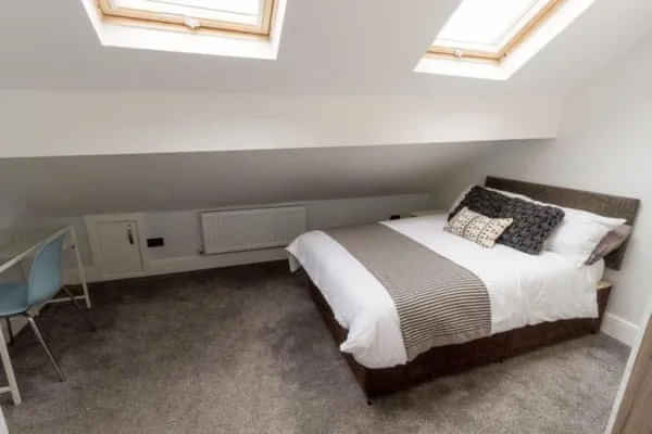 Bedroom?w=400&h=260&fit=crop&q=40&auto=format&trim=auto