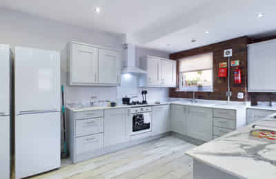 6 Bedroom Apartment - Bedroom?w=400&h=260&fit=crop&q=40&auto=format&trim=auto
