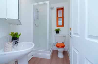 6 Bedroom 2 Bathroom Apartment - Kitchen?w=400&h=260&fit=crop&q=40&auto=format&trim=auto