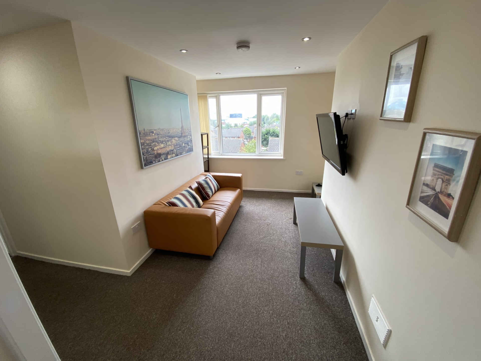 Kitchen?w=400&h=260&fit=crop&q=40&auto=format&trim=auto