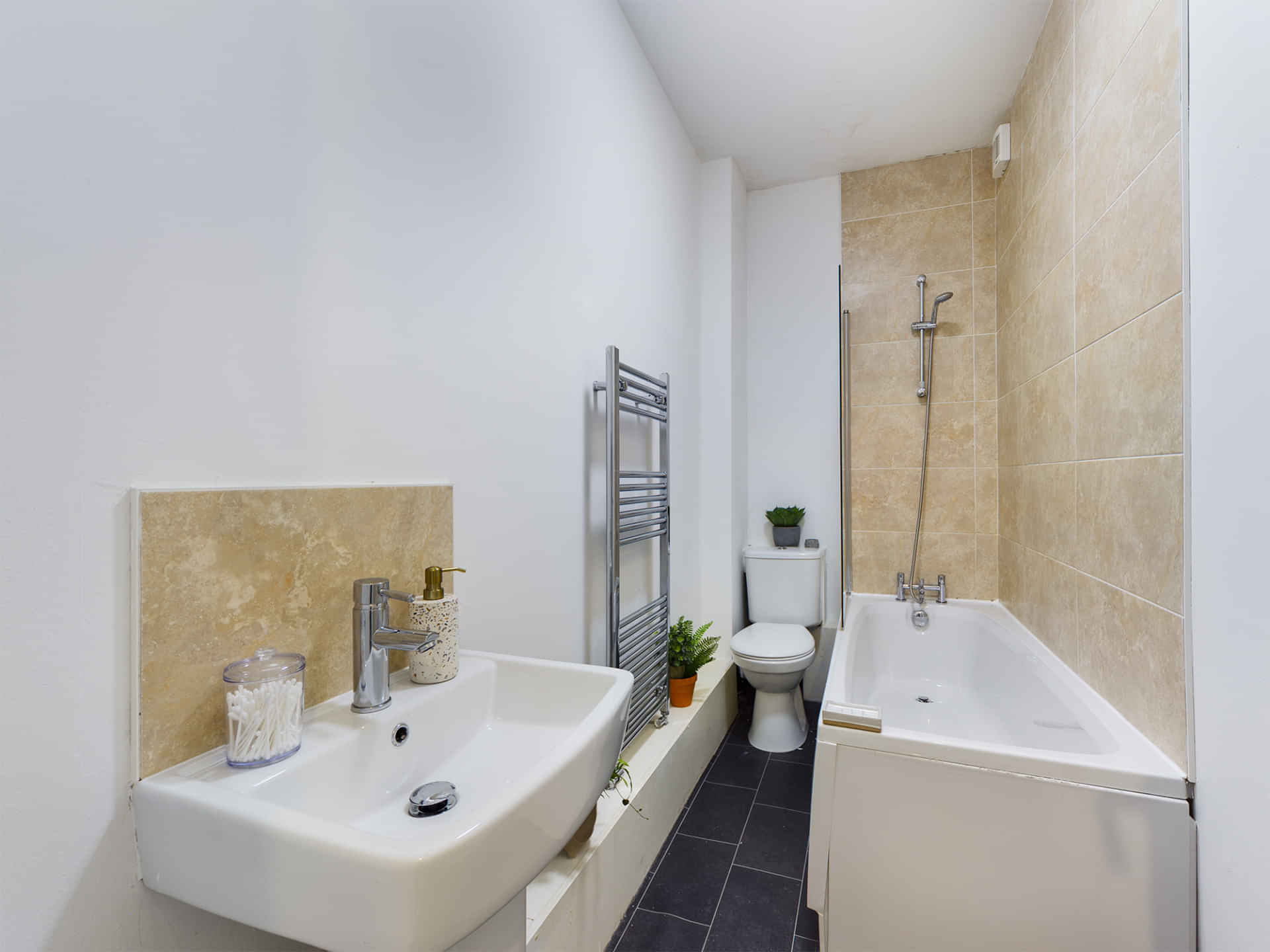 Brae Street L7, Liverpool - Liverpool, England, United Kingdom - 6 Bedroom Apartment  - Bathroom
