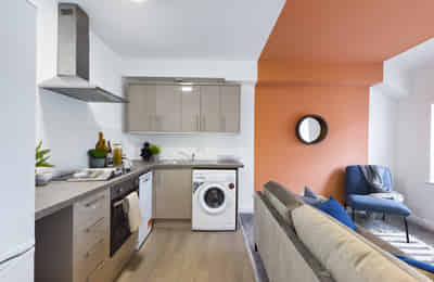 6 Bedroom Apartment - Bathroom?w=400&h=260&fit=crop&q=40&auto=format&trim=auto