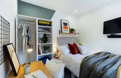Empress Road L7, Liverpool - Liverpool, England, United Kingdom - 6 Bedroom 2 Bathroom Apartment - Bedroom