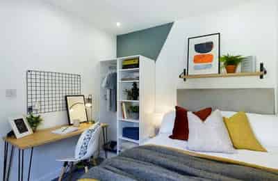 Empress Road L7, Liverpool - Liverpool, England, United Kingdom - 6 Bedroom 2 Bathroom Apartment - Bedroom