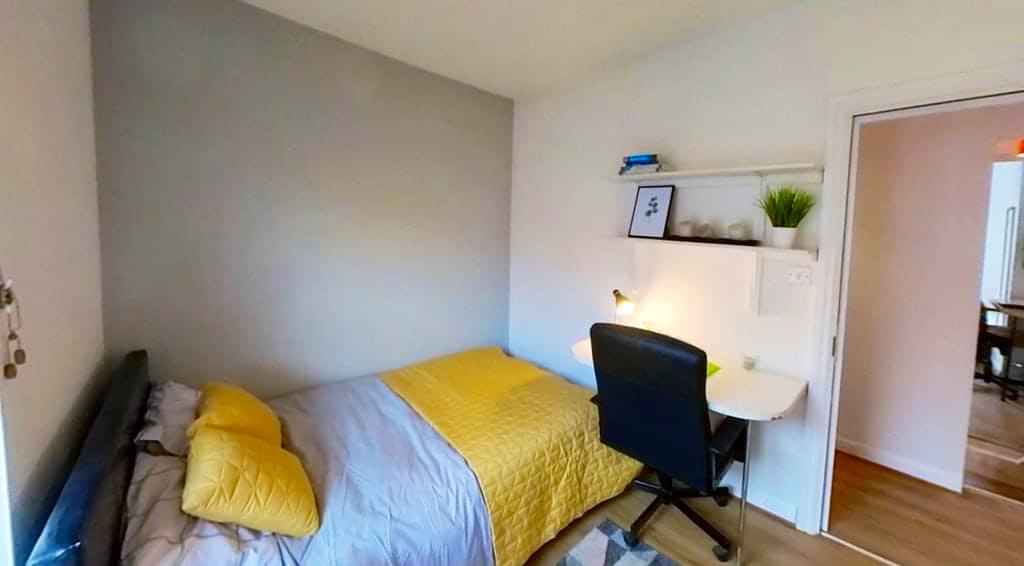 Common Area?w=400&h=260&fit=crop&q=40&auto=format&trim=auto