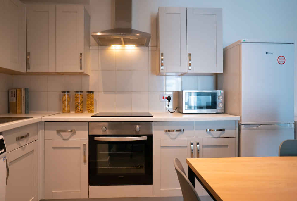 Bathroom?w=400&h=260&fit=crop&q=40&auto=format&trim=auto