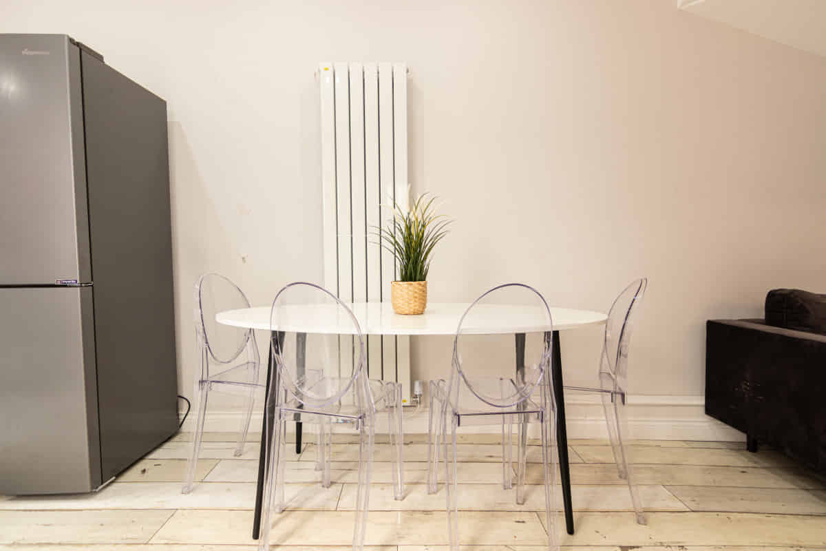 Kitchen?w=400&h=260&fit=crop&q=40&auto=format&trim=auto