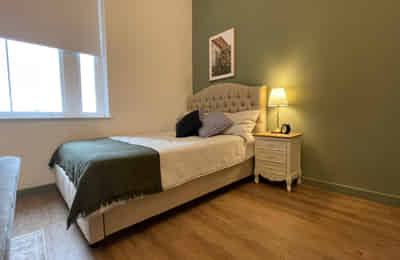 Bedroom?w=400&h=260&fit=crop&q=40&auto=format&trim=auto