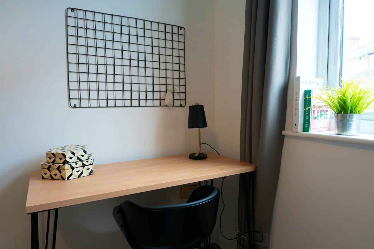 Bedroom?w=400&h=260&fit=crop&q=40&auto=format&trim=auto