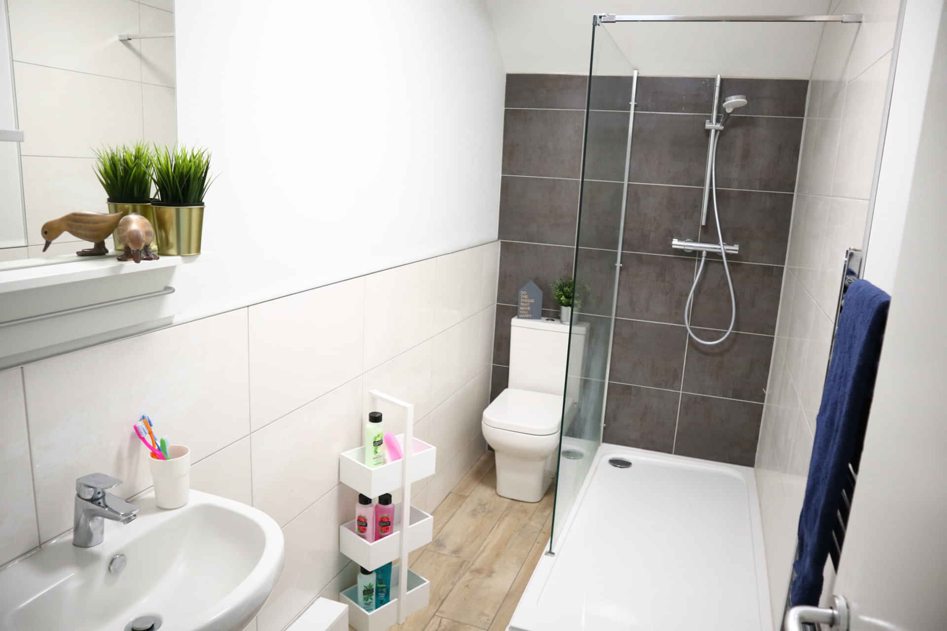 52A Chestnut Court, Liverpool - Liverpool, England, United Kingdom - Bathroom