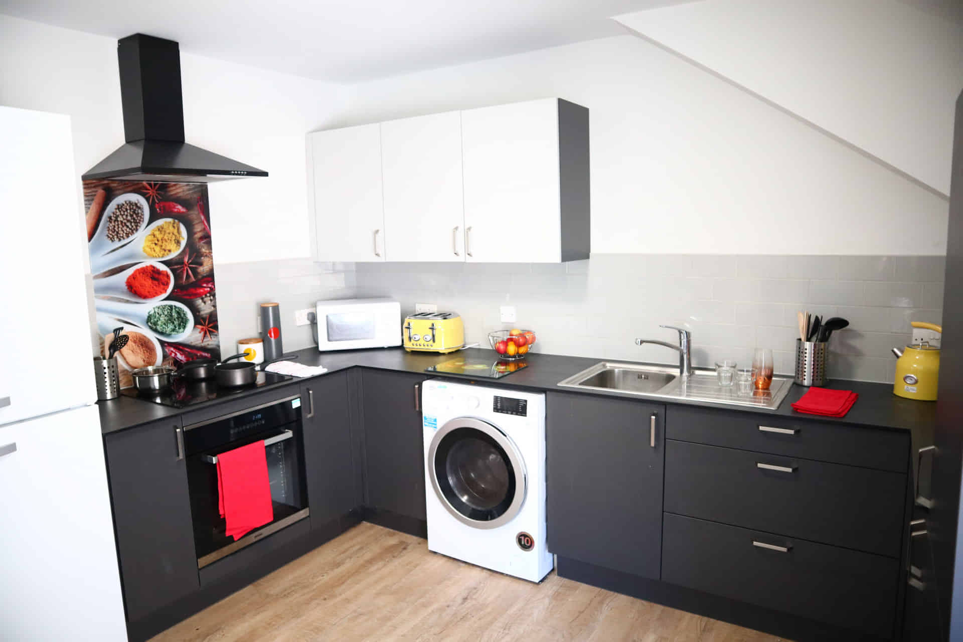 Bedroom?w=400&h=260&fit=crop&q=40&auto=format&trim=auto