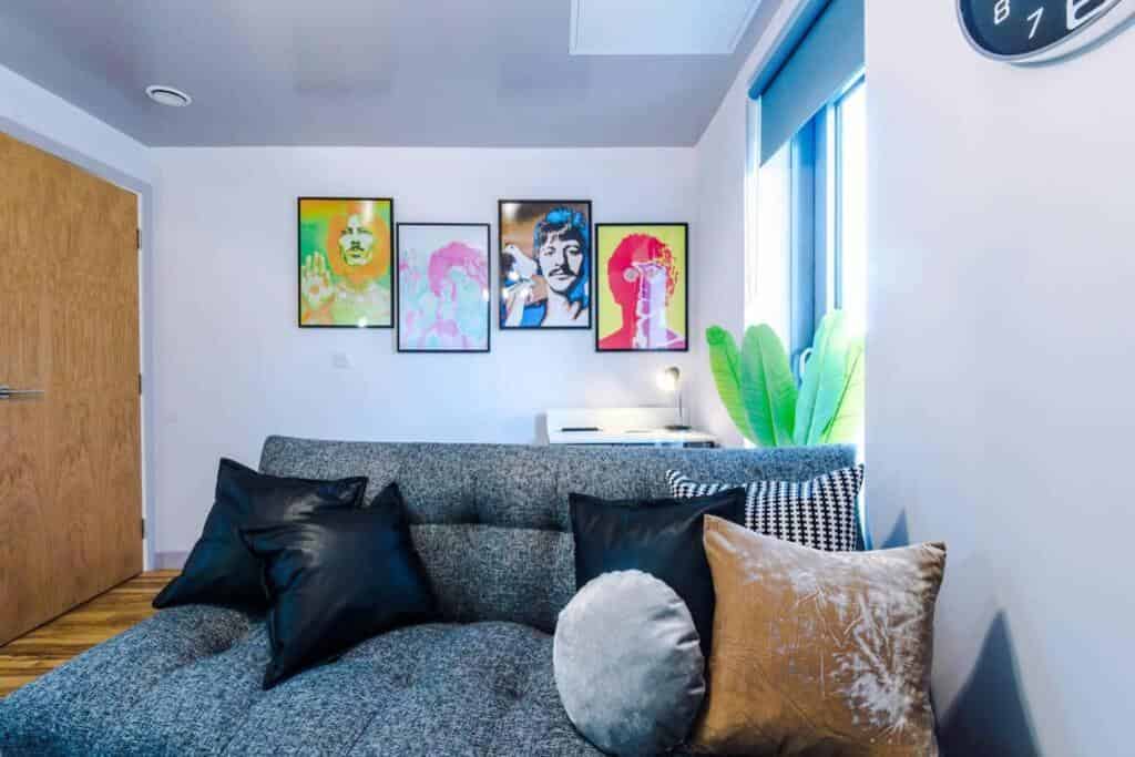 1 Bedroom 1 Bathroom - Bathroom?w=400&h=260&fit=crop&q=40&auto=format&trim=auto