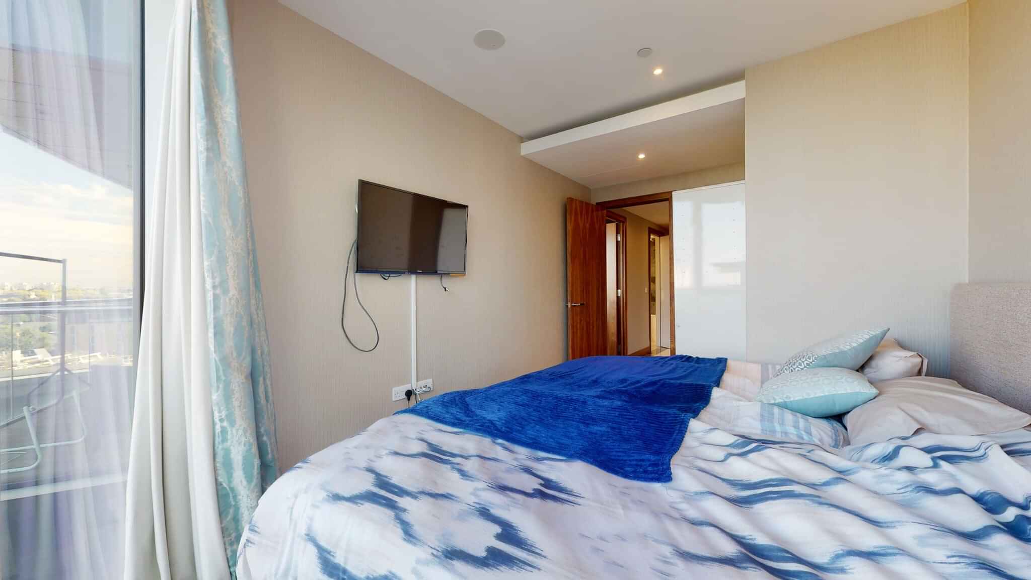 Common Area?w=400&h=260&fit=crop&q=40&auto=format&trim=auto