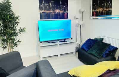 5 Asher way, London - London, England, United Kingdom - Amenities