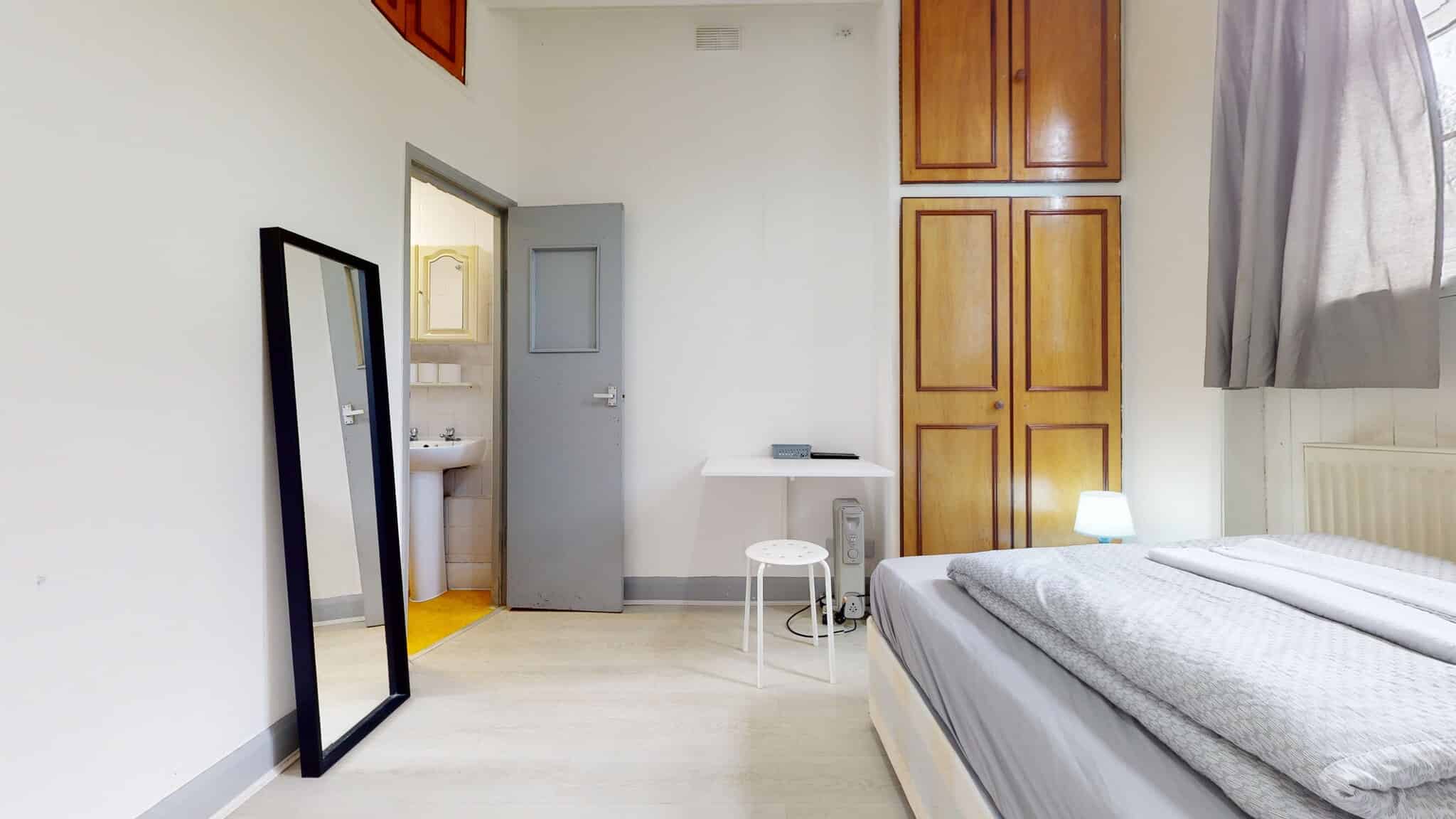 329 Grays Inn Road, London - London, England, United Kingdom - Bedroom