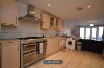 2 Large Bedrooms Bristol, Bristol - Bristol, England, United Kingdom - Kitchen
