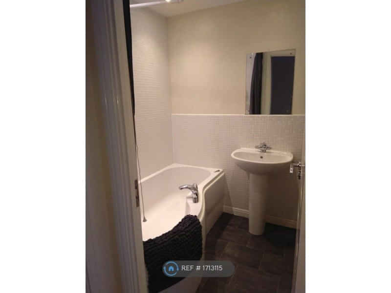 Exterior?w=400&h=260&fit=crop&q=40&auto=format&trim=auto