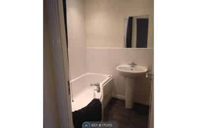 Exterior?w=400&h=260&fit=crop&q=40&auto=format&trim=auto