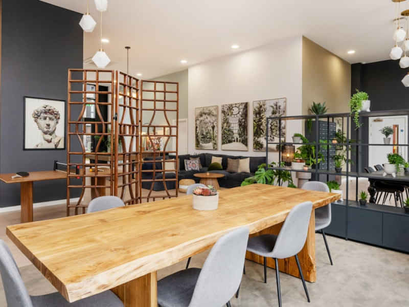 Common Area?w=400&h=260&fit=crop&q=40&auto=format&trim=auto