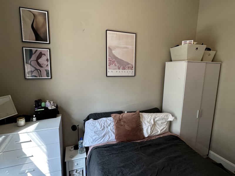 Common Area?w=400&h=260&fit=crop&q=40&auto=format&trim=auto