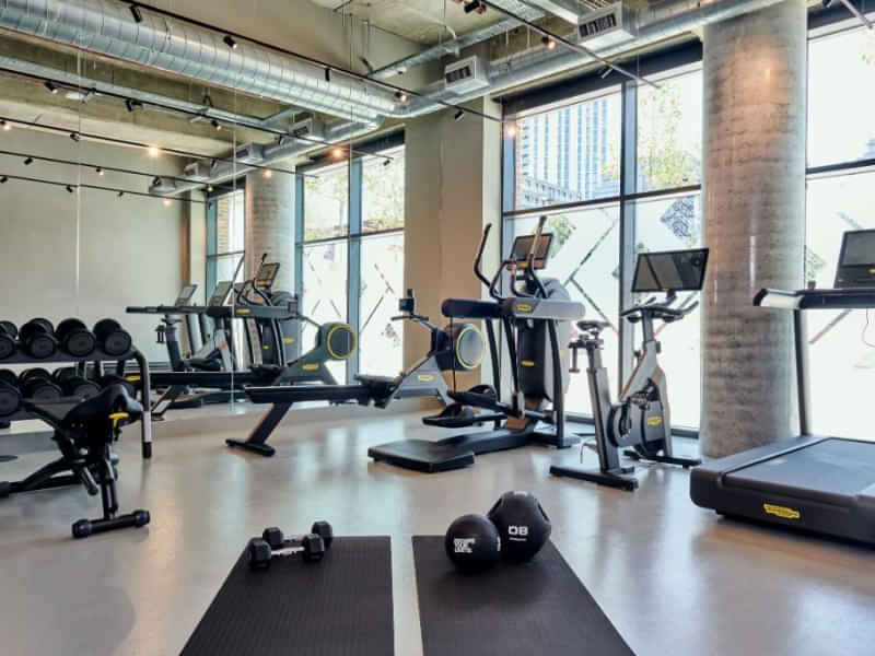 Common Area?w=400&h=260&fit=crop&q=40&auto=format&trim=auto