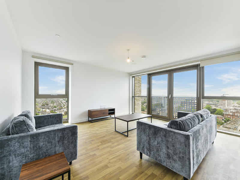 3 bedrooms property London, London - London, England, United Kingdom - Amenities