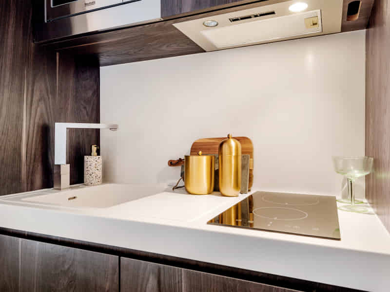 Exterior?w=400&h=260&fit=crop&q=40&auto=format&trim=auto