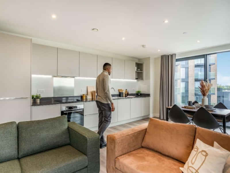 3 Bedrooms Property Brentford, London - London, England, United Kingdom - Common Area