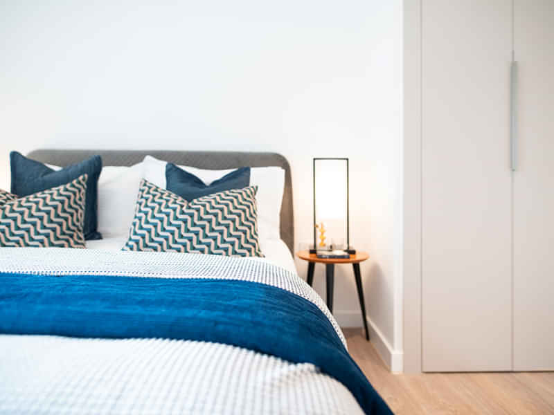 Bathroom?w=400&h=260&fit=crop&q=40&auto=format&trim=auto