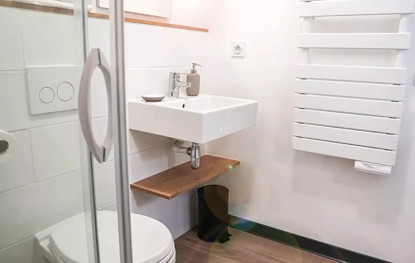 Amenities?w=400&h=260&fit=crop&q=40&auto=format&trim=auto