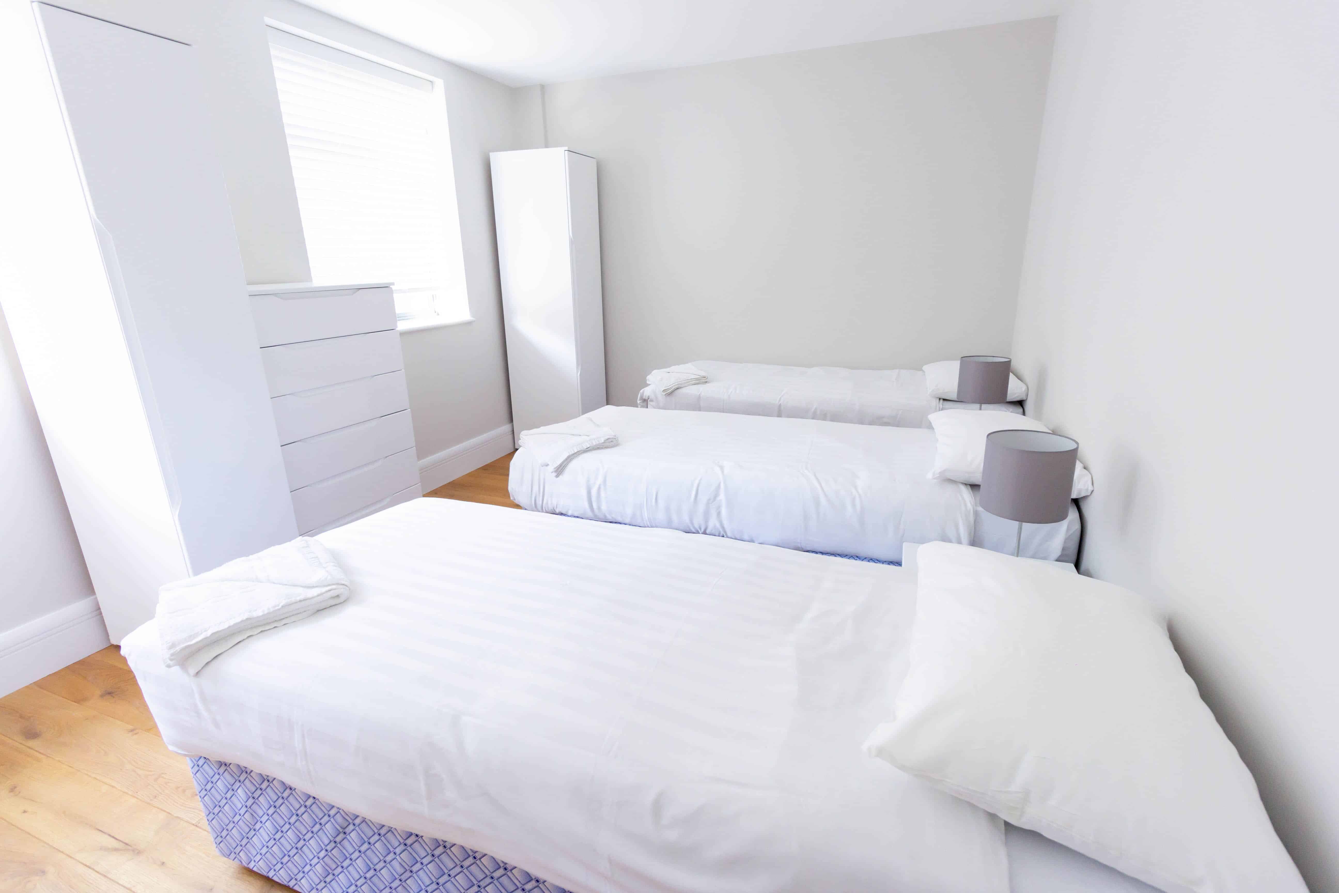 Amenities?w=400&h=260&fit=crop&q=40&auto=format&trim=auto