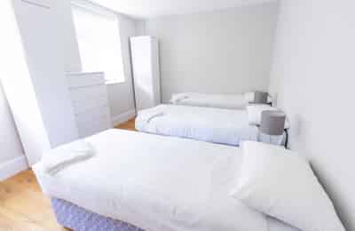 Amenities?w=400&h=260&fit=crop&q=40&auto=format&trim=auto
