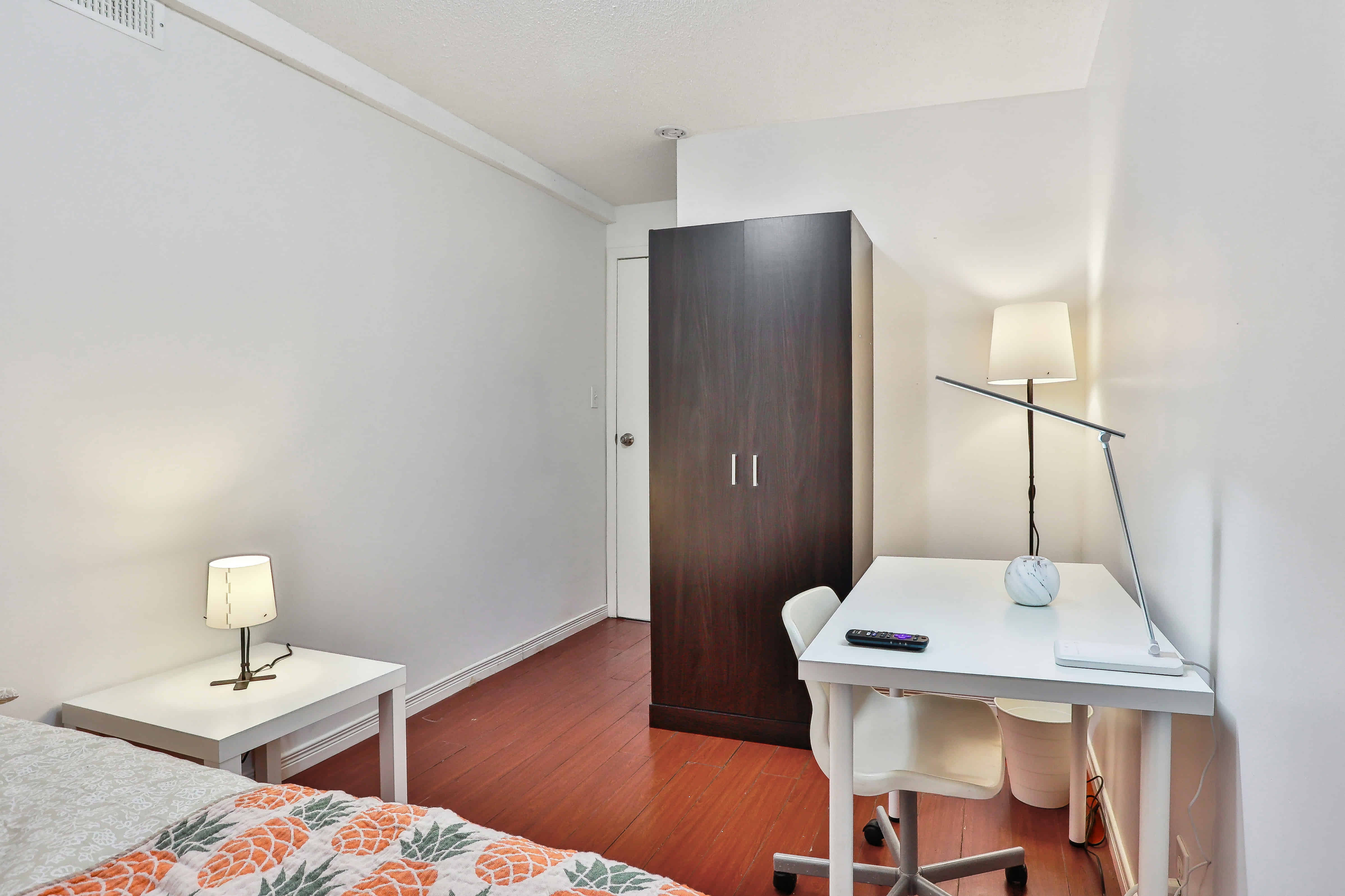 Kitchen?w=400&h=260&fit=crop&q=40&auto=format&trim=auto