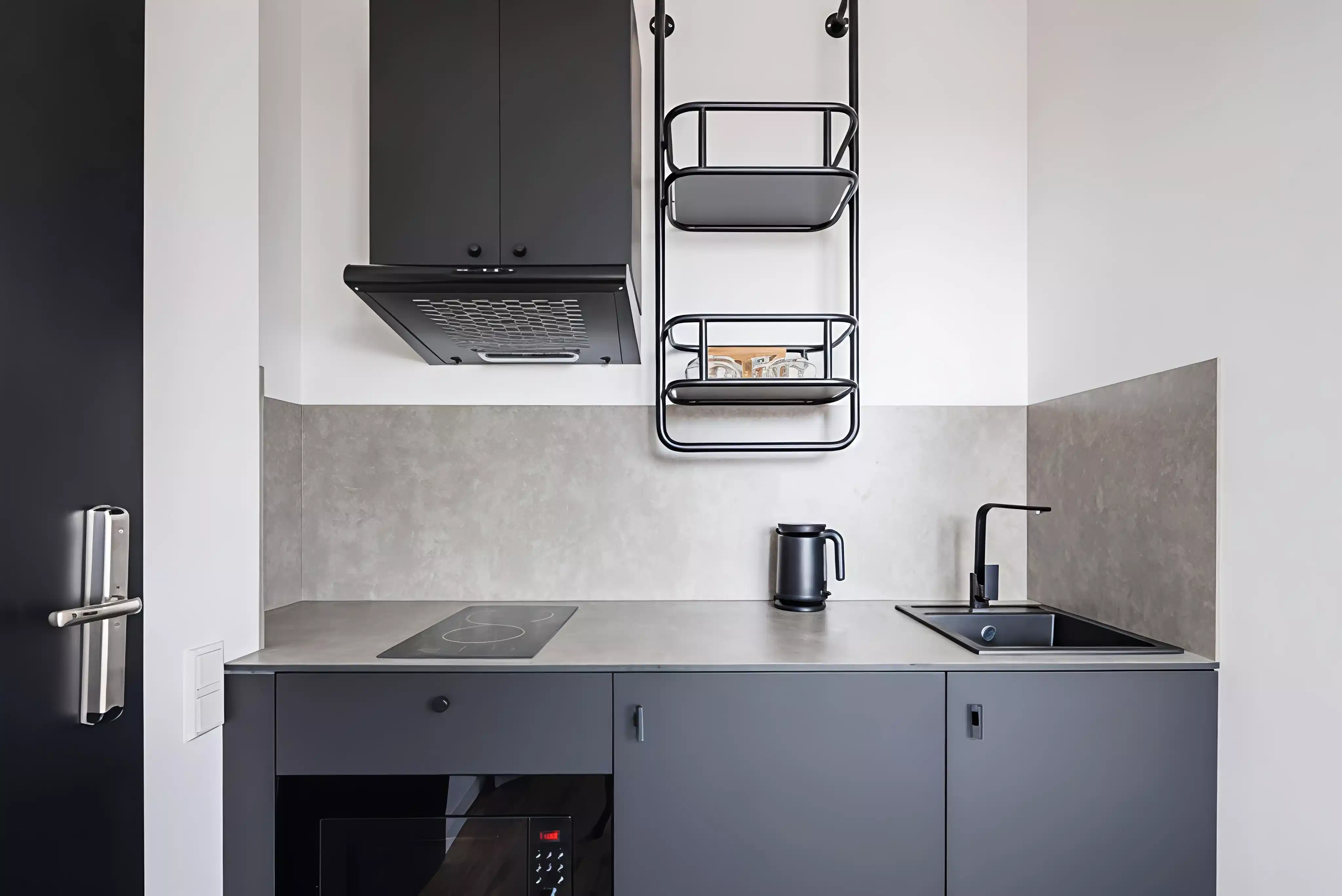 Common Area?w=400&h=260&fit=crop&q=40&auto=format&trim=auto