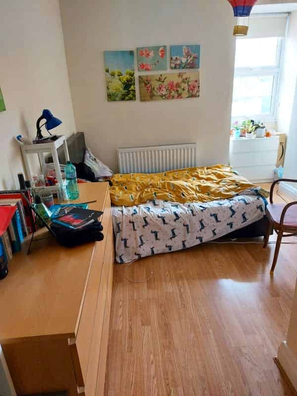 Bathroom?w=400&h=260&fit=crop&q=40&auto=format&trim=auto