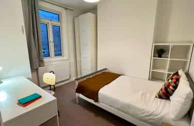 5 Bedroom 2 Bathroom Apartment - Bedroom?w=400&h=260&fit=crop&q=40&auto=format&trim=auto
