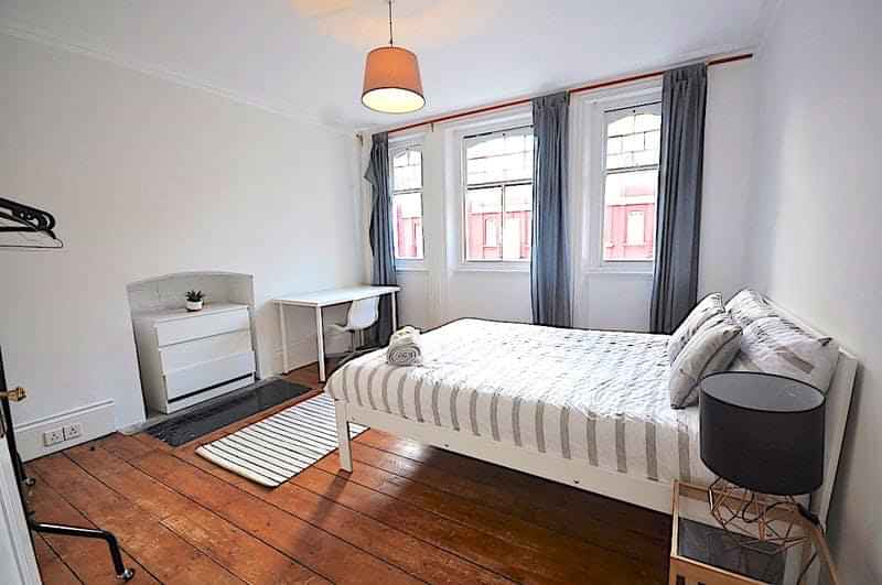 Kitchen?w=400&h=260&fit=crop&q=40&auto=format&trim=auto