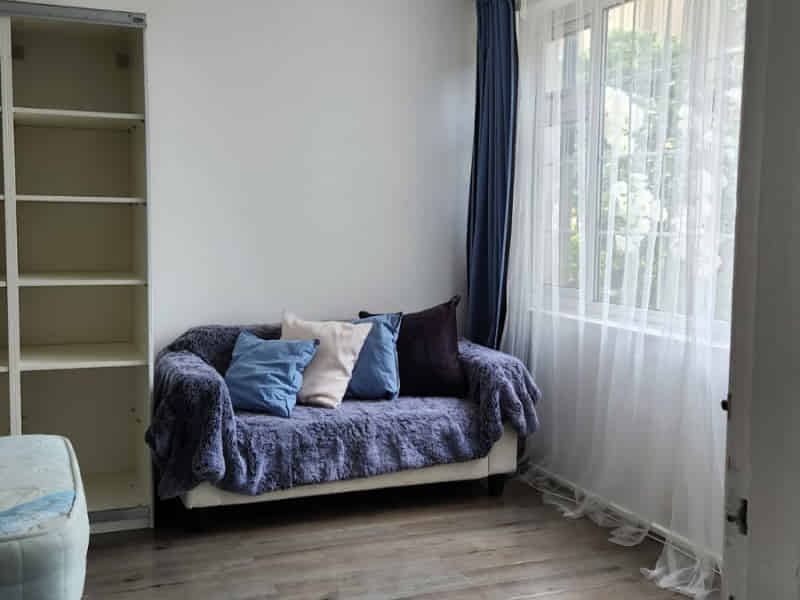 Joyce Walk, London - London, England, United Kingdom - Amenities