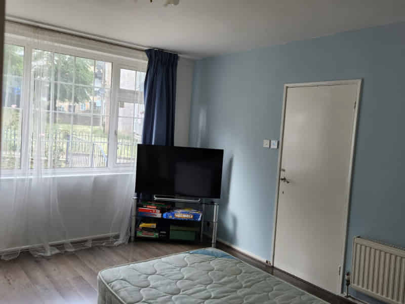 Kitchen?w=400&h=260&fit=crop&q=40&auto=format&trim=auto