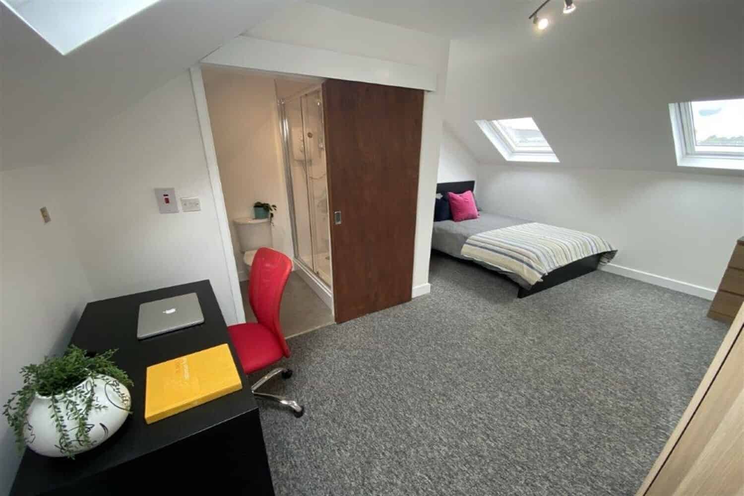 5 City Road, Nottingham - Nottingham, England, United Kingdom - Bedroom