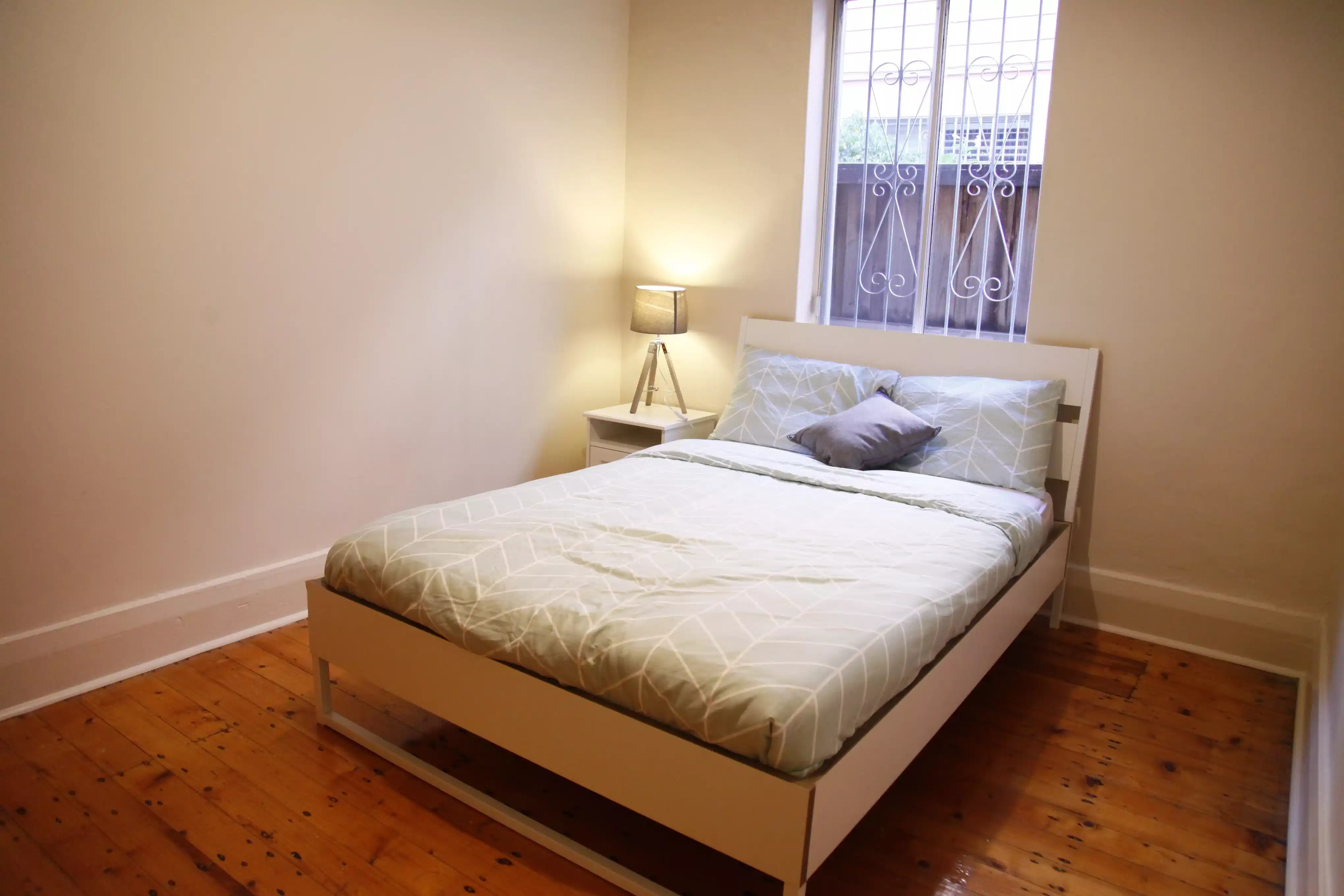 Kitchen?w=400&h=260&fit=crop&q=40&auto=format&trim=auto