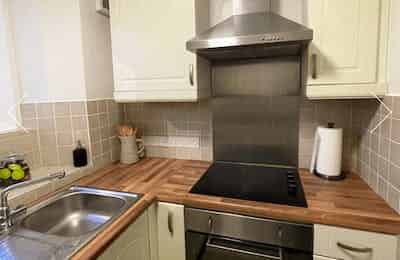 Kitchen?w=400&h=260&fit=crop&q=40&auto=format&trim=auto