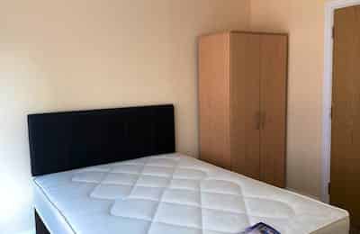 Amenities?w=400&h=260&fit=crop&q=40&auto=format&trim=auto