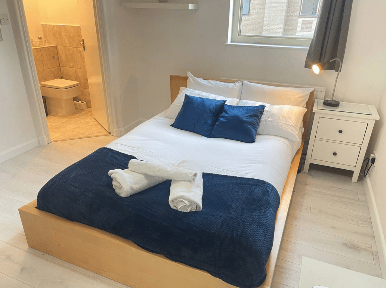 Common Area?w=400&h=260&fit=crop&q=40&auto=format&trim=auto