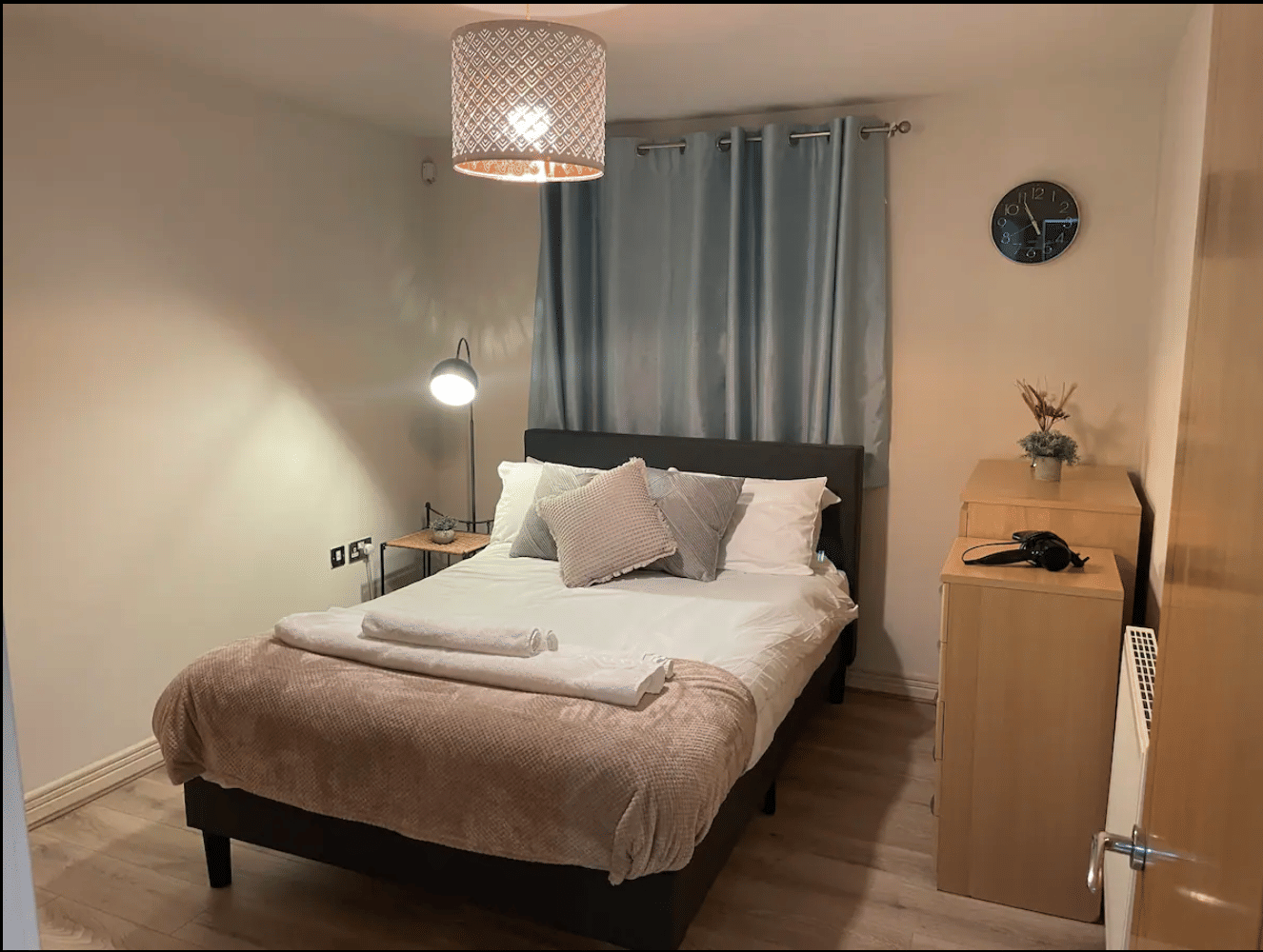 Kitchen?w=400&h=260&fit=crop&q=40&auto=format&trim=auto